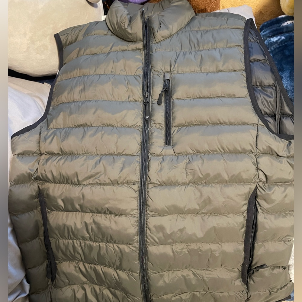32 degree heat puffer vest